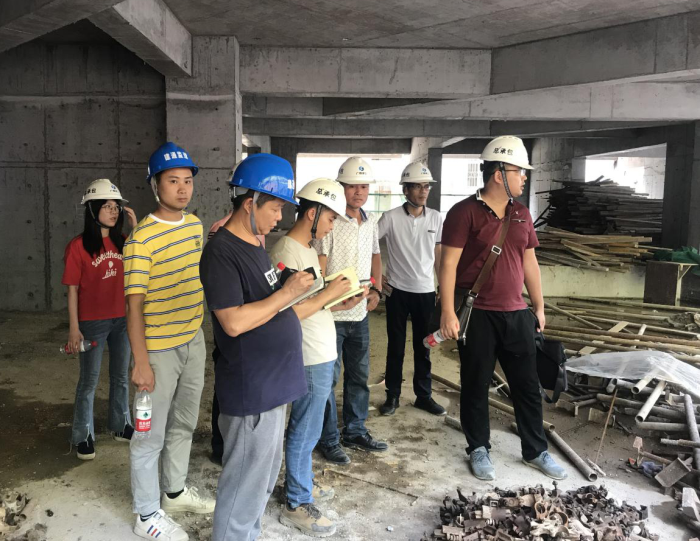 1557022879838861.png 5.1深入项目一线调研。黄立波 摄700.png