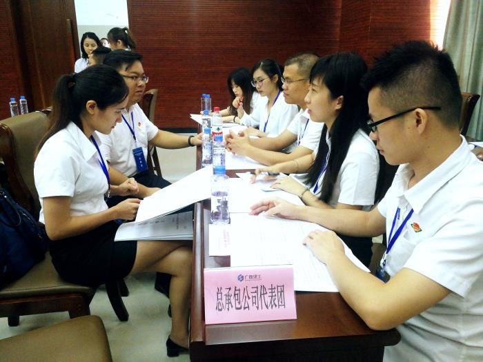 1563932718905474.jpg 2.2公司代表团讨论领导讲话和大会工作报告(谢微旋摄)700.jpg