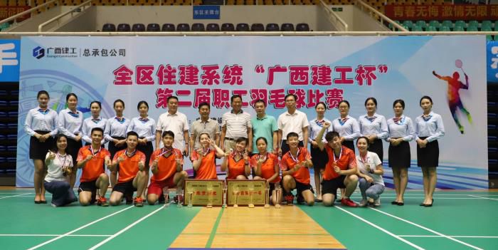 1568172058104050.jpg 3.2出席领导与公司代表队、礼仪队合影 700.JPG