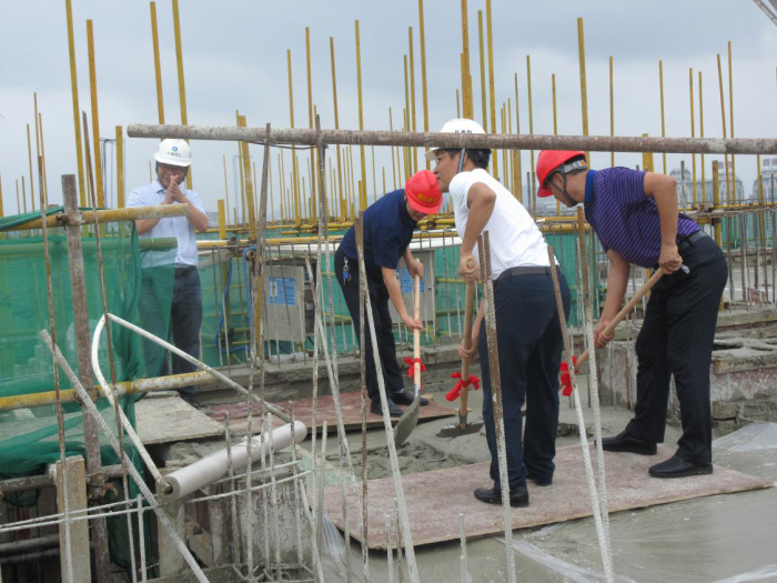 1.封顶仪式现场。李丽淇 摄700.png