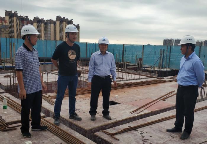 1.1检查现场。李挺 摄700.jpg