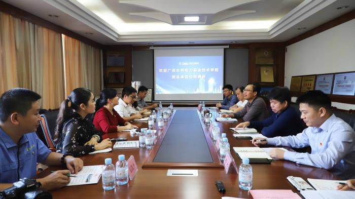 1.2座谈会现场。李立云 摄700.JPG