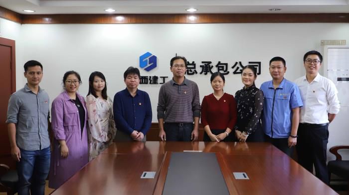 1.5合影留念。李立云 摄700.jpg