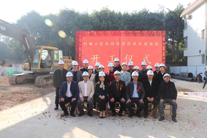 3.2仪式后合影。 杨俊峰 摄700.jpg