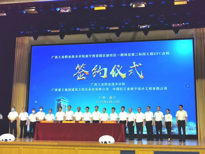 签约合影。 王瑾贞 摄.jpg