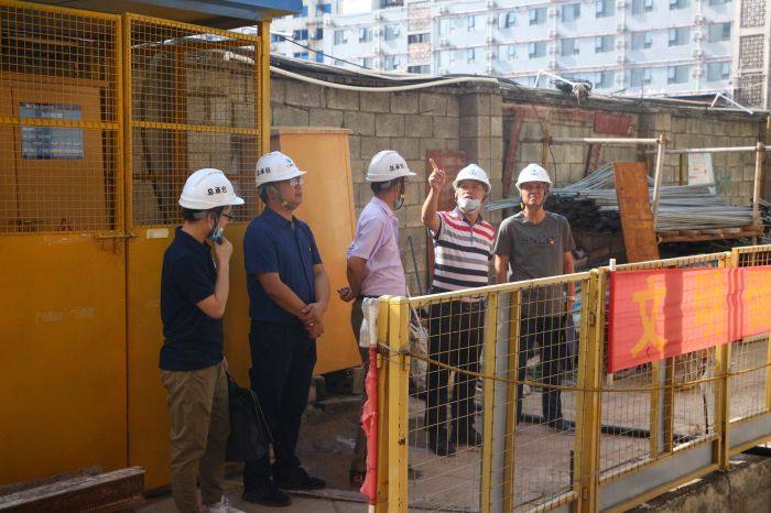 调研指导施工现场。张钊林 摄.jpg