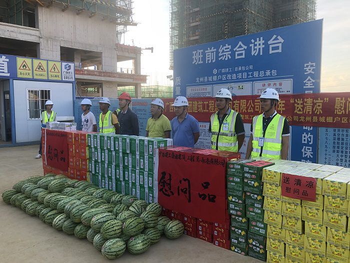 1595843038117670.jpg 送清凉现场。卢瑞阳 摄.JPG