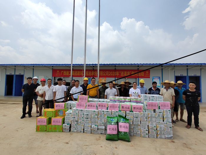 1596413757793936.jpg 2020年“送清凉”活动现场。张超鑫 摄.jpg