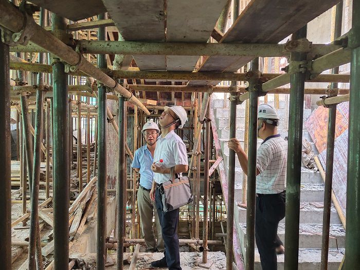 1596685241370073.jpg 集团检查组视察项目现场。屈元彪摄.jpg