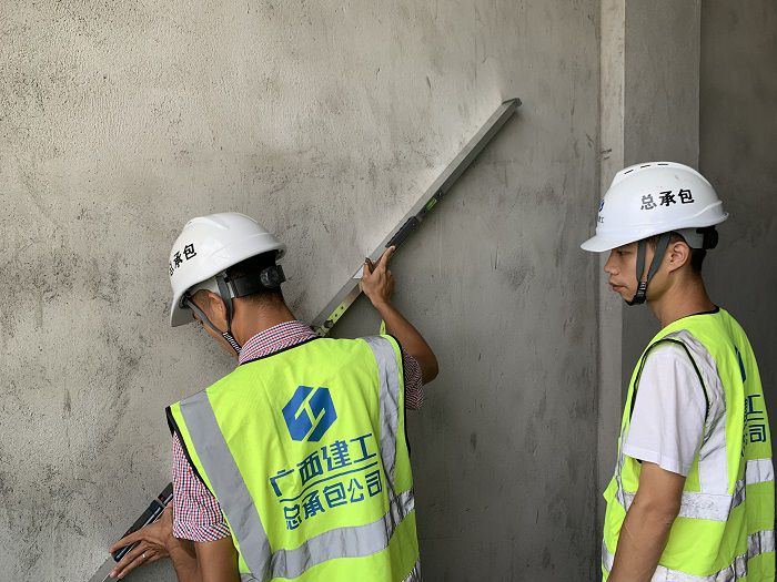 1598581797136122.jpg 现场知识技能指导。梁宗吕 摄.jpg