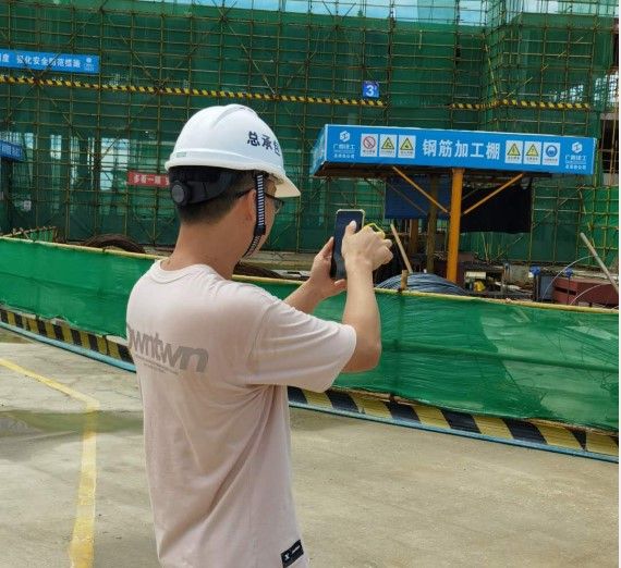 1603959469240203.jpg 43现场使用安全巡检系统.jpg