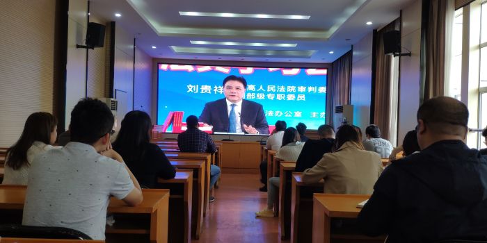 56机关职工集中观看公开课 王威海摄 .jpg