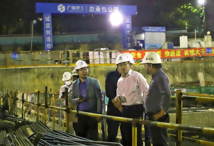 1606963126358024.jpg 检查现场。 郑诗宝摄.jpg