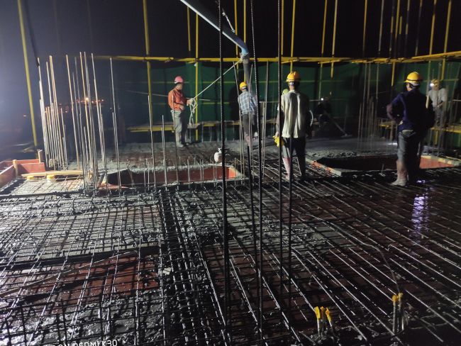 1浇筑混凝土现场（修图）1.jpg