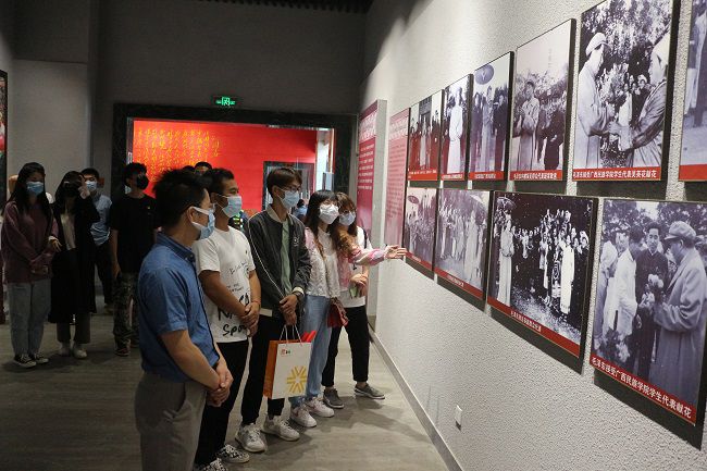 1621932120127029.jpg 参观学习现场。张钊林 摄(修图).jpg