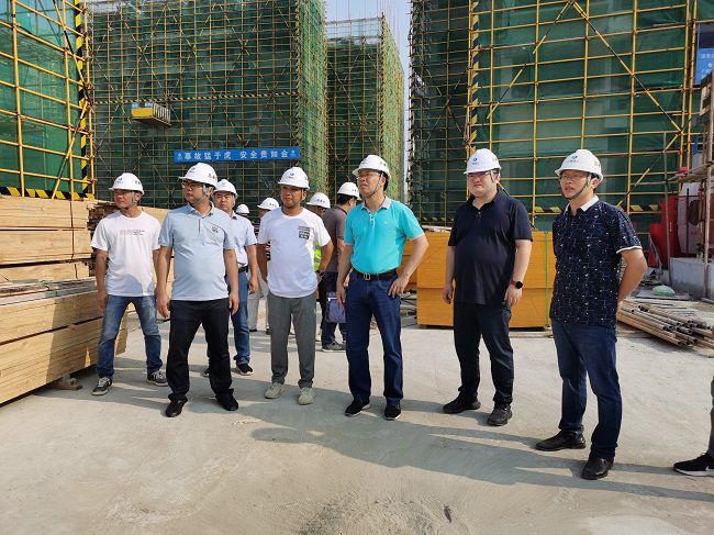 检查现场。梁文烽 摄（修图） (2).jpg