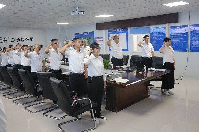 重温入党誓词。张钊林 摄（修图）.jpg