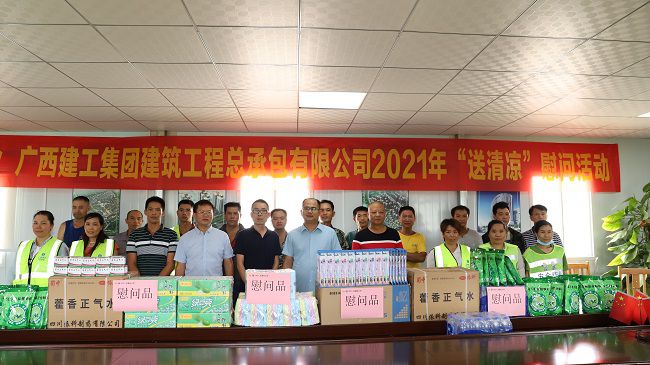 1633739645519780.jpg 合影。杨钰 摄(修图).jpg