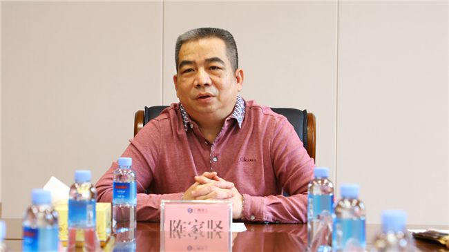 1635756386122554.jpg 陈家坚作讲话。谭龙 摄(修图).jpg