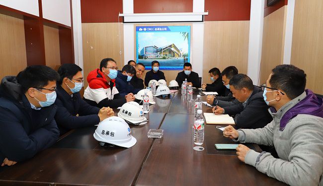 1646035262108216.jpg 与业主单位人员交流.jpg