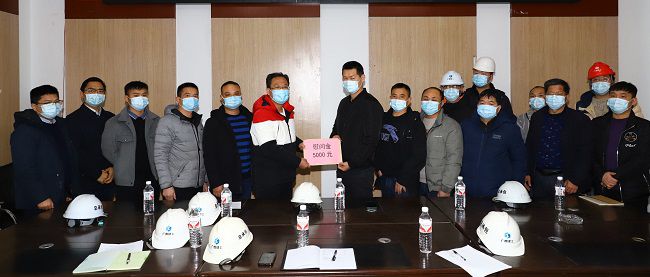 1646035283638935.jpg 慰问合影.jpg