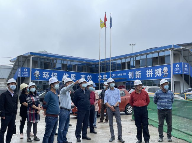 1650760306338875.jpg 视察项目进度。梁观德 摄(修图).jpg