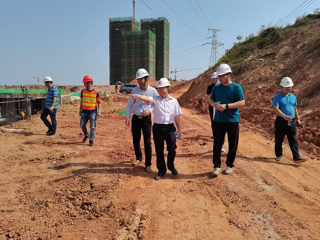 1651381593129146.jpg 到直属分公司大派河项目检查。梁海燕 摄(修图).jpg