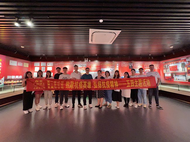 合影留念。黄琛晗 摄（修图）.jpg