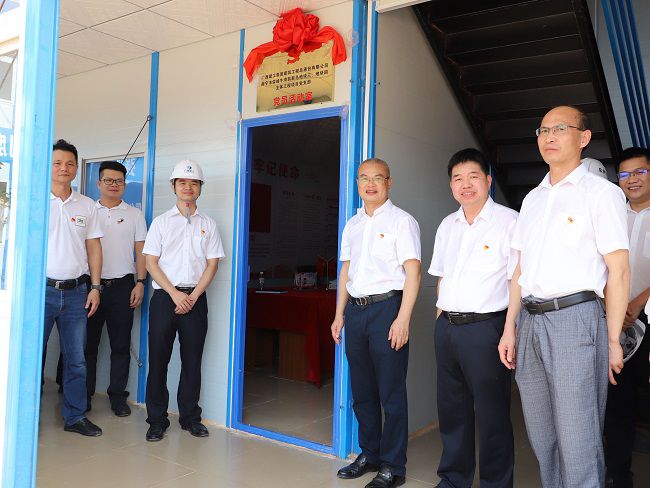 1656462399129908.jpg 为项目党支部揭牌(修图)11.jpg