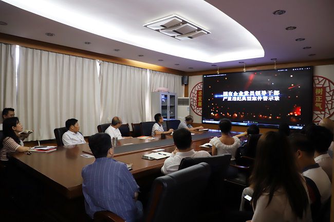 1656555795767170.jpg 观看警示教育片(修图).jpg