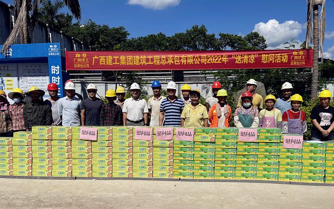 （修图）活动合影。容芝雅 摄.jpg