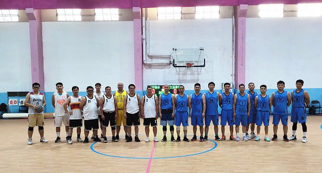 合影留念。陆勤 摄（修图）.jpg