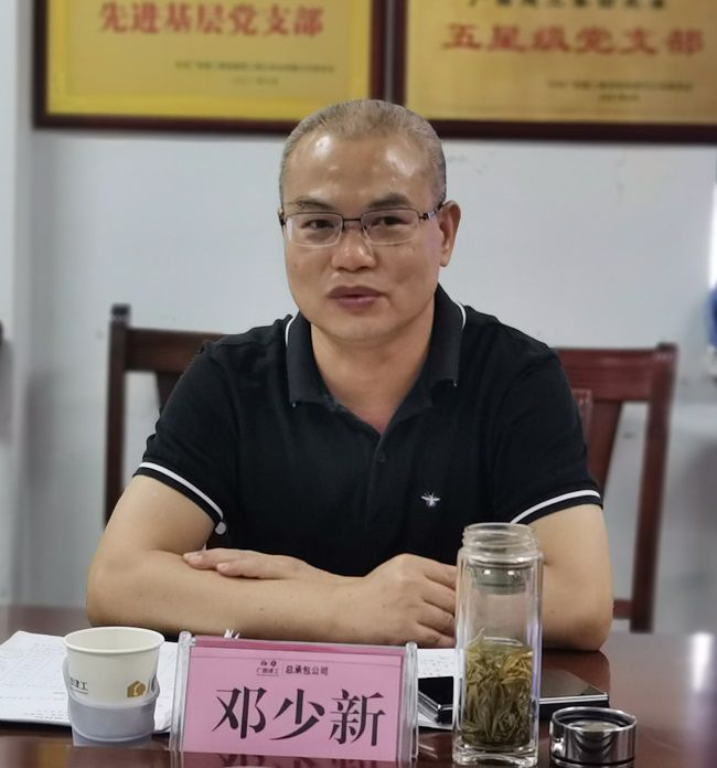 邓少新讲话。韦文 摄（000图）.jpg