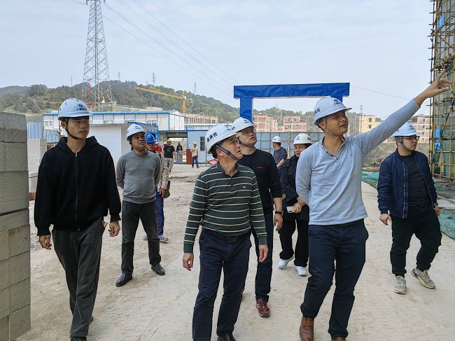 检查现场。周珮 摄（修图）.jpg