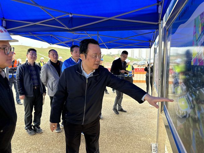 1680482155137839.jpg 唐宁在项目调研(修图).jpg