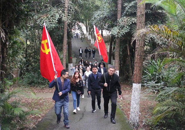 徒步走。张钊林 摄（修图）.jpg