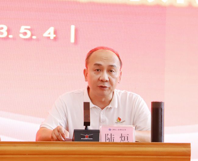 陆烜主持。杨钰 摄（修图）.jpg