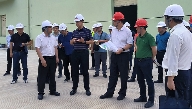 视察项目现场。谢家宝 摄（修图）.png