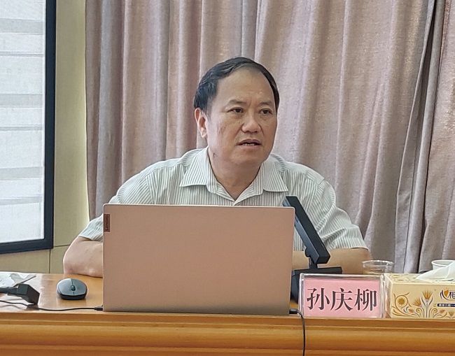 孙庆柳在讲课。黄宝生 摄（修图）.jpg