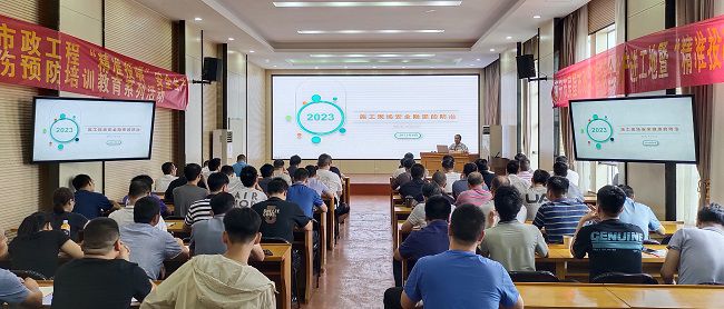 认真听课。黄宝生 摄（修图）.jpg