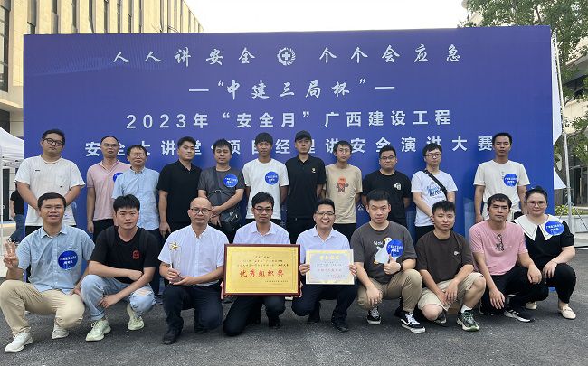 参赛选手及啦啦队合影。黄琛晗 摄（修图）.jpg