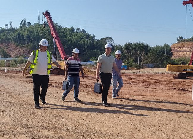 1732157783877418.jpg 调研现场。陆勤摄(修图).jpg