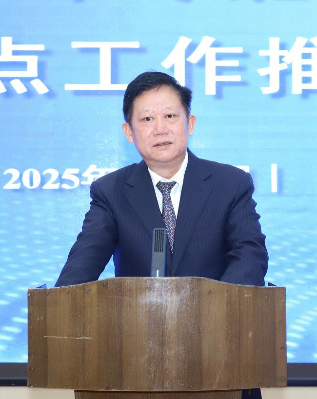 牙高峰讲话 修图3.jpg