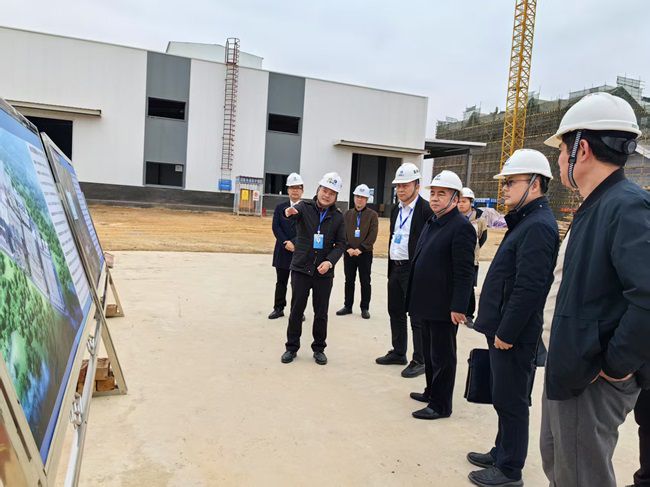 1740011914128260.jpg 听取项目情况汇报(修图).jpg